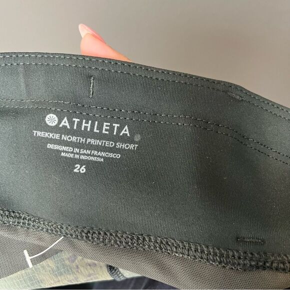 Athleta Trekkie North Printed Short in Terra Firma Olive - Picture 9 of 14